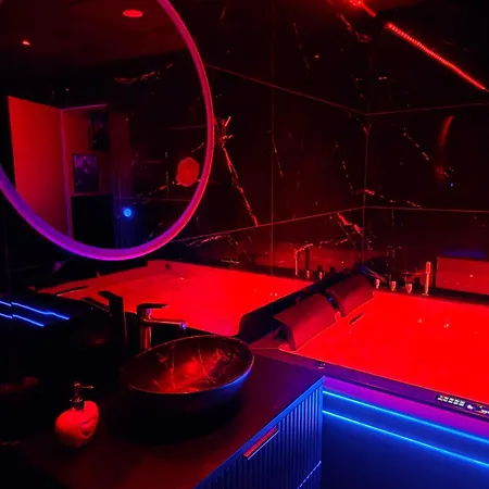 Hollywood - Jacuzzi-cinema - Luxe-confort * Château-Thierry