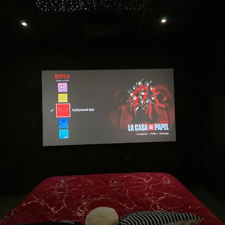 Appartement Hollywood - Jacuzzi-cinema - Luxe-confort *