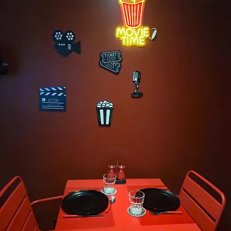 Hollywood - Jacuzzi-cinema - Luxe-confort Appartement *