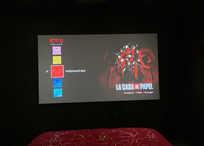 Appartement Hollywood - Jacuzzi-cinema - Luxe-confort *